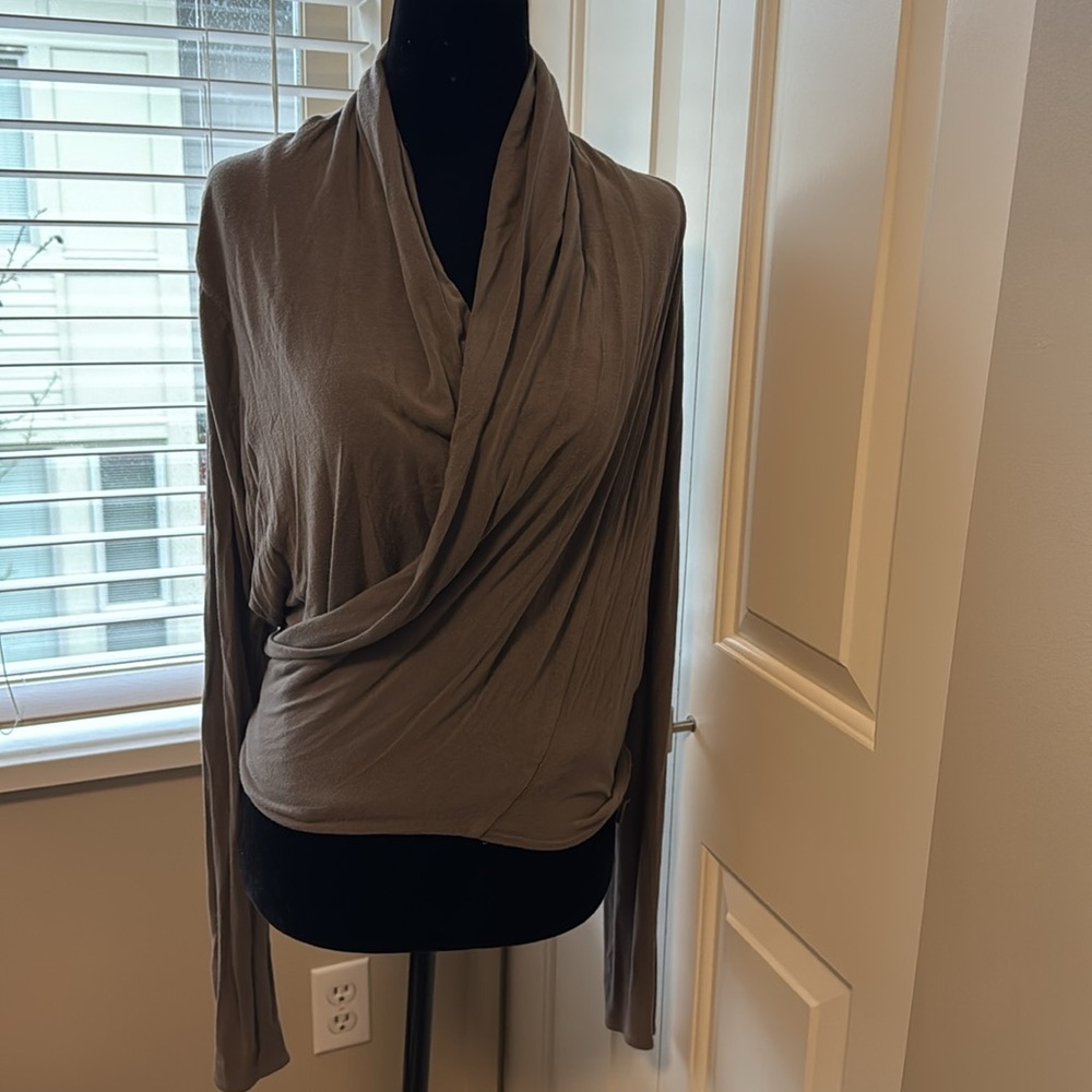 ARITZIA Community Wrapped Bamboo Top - Picture 2 of 11